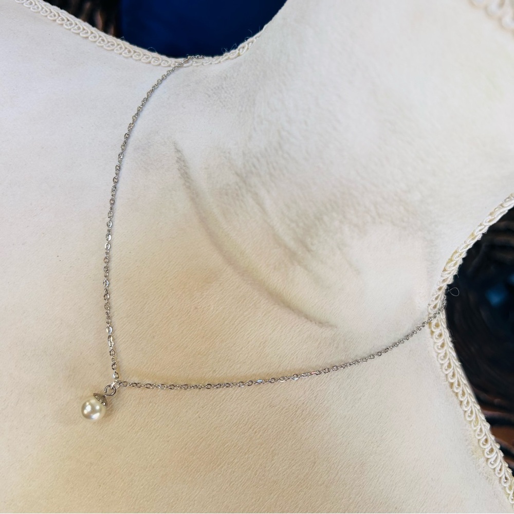 Handcrafted elegant bead capped vintage glass pearl pendant on chain necklace